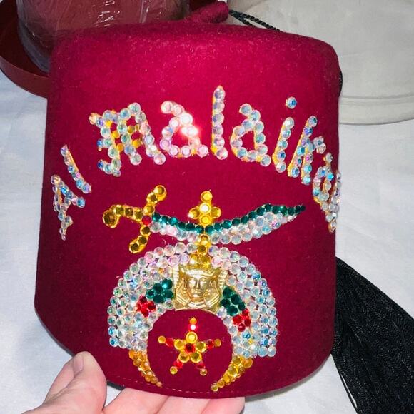 Vintage Shriner's Al Malaikah Rhinestone Fez Hat w/ Custom Hard Case - LASFCO - Picture 3 of 11
